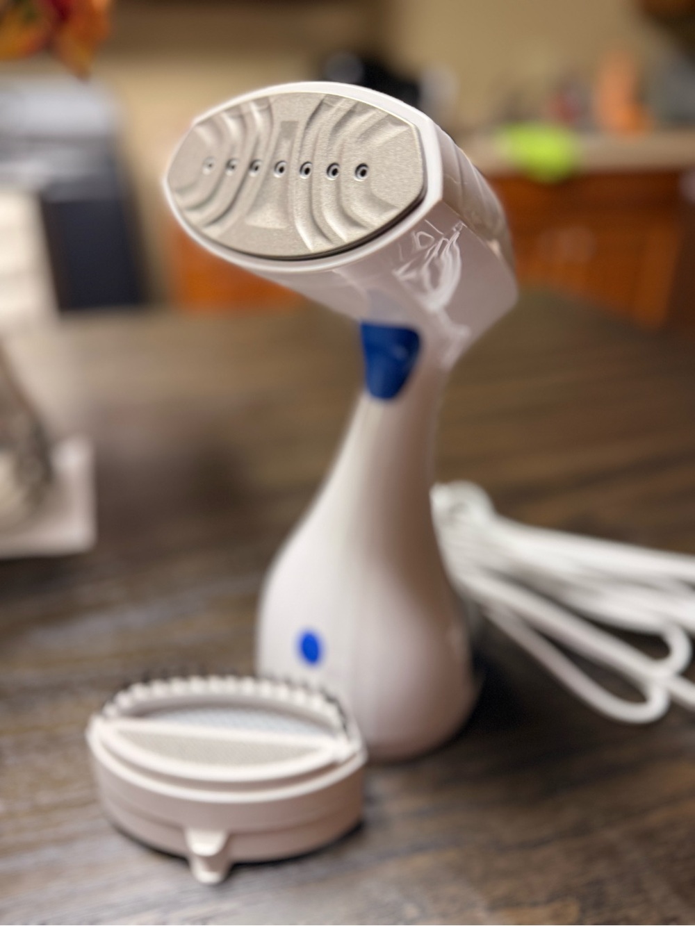 Ash Handheld Steamer in White and Blue - Picture 2 of 4